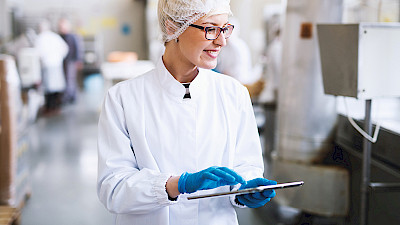 EU tiukentaa listeria-raja-arvoja: Mitä elintarviketeollisuuden puhtaanapidossa pitää huomioida?
