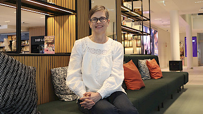 Tarja Andersson toimi Ylläpidettävyys rakennusuunnittelusa -oppaan käsikirjoittajana.