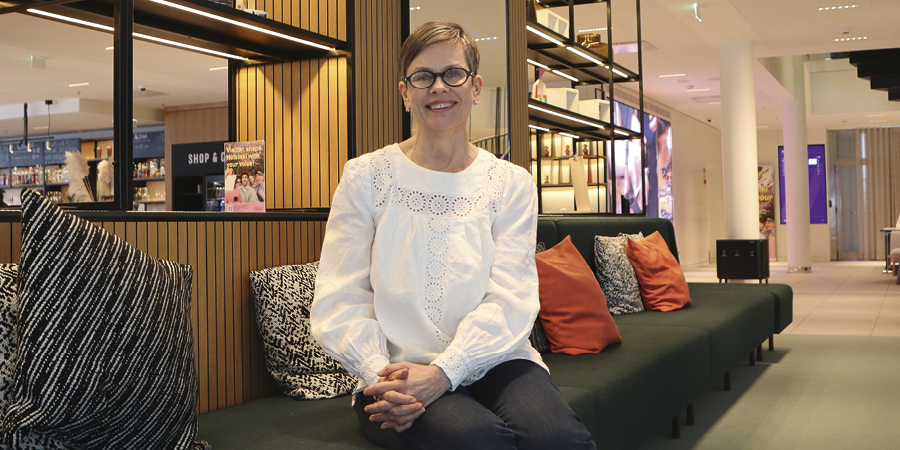 Tarja Andersson toimi Ylläpidettävyys rakennusuunnittelusa -oppaan käsikirjoittajana.